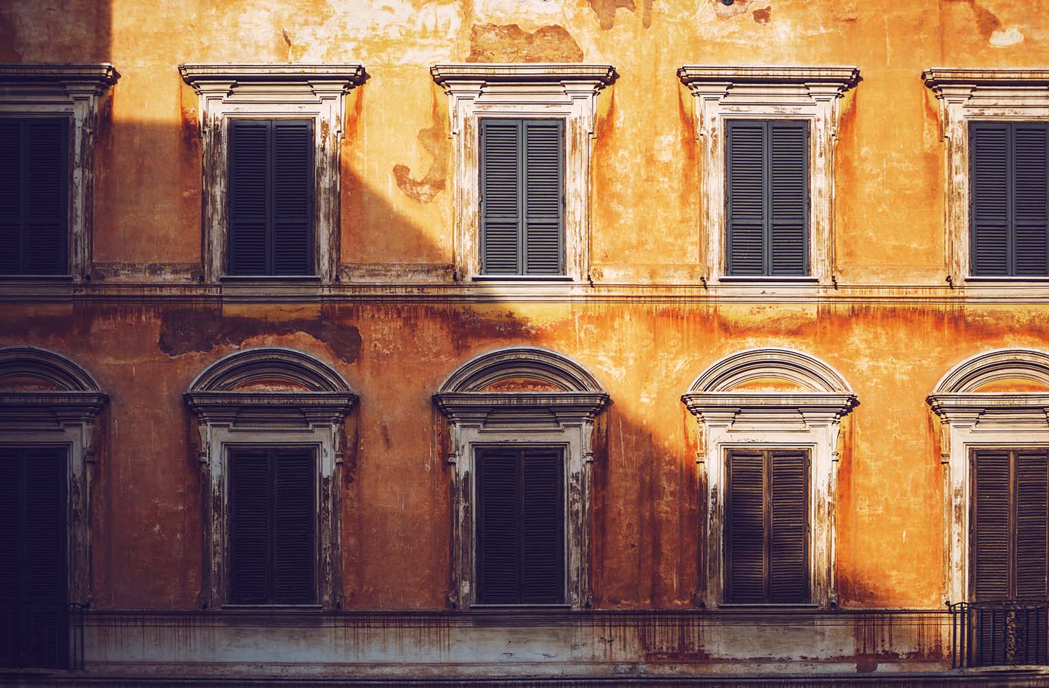 Typical Italian building, Rome, Italy: Texture background