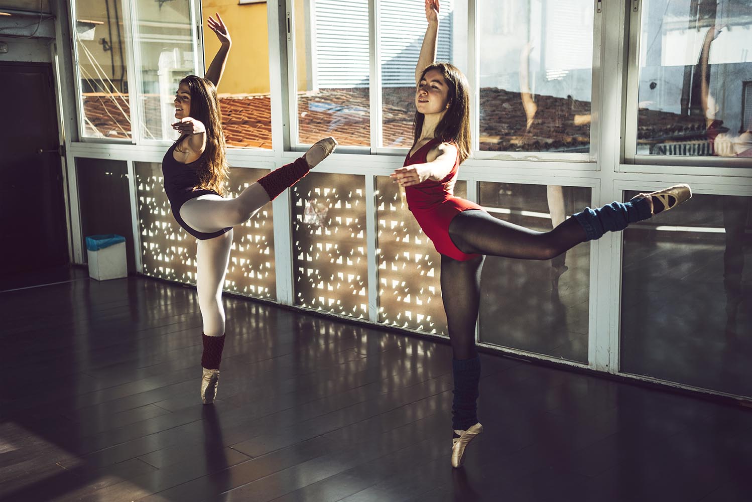 Content ballerinas training in studio