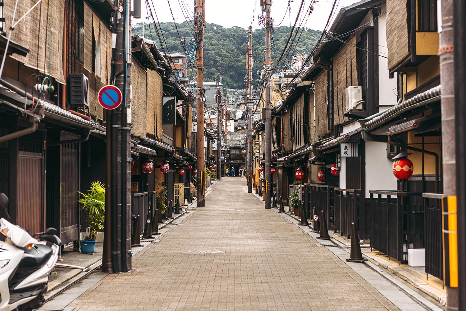 Shinbashi Dori street, Kyoto, Japan