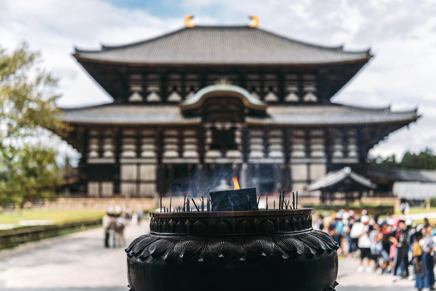 Japan, Nara, tourists at Buddhist Todai-ji Temple